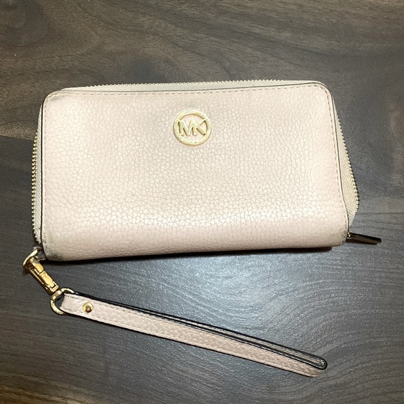 Accessories - Light pink Michael Kors wallet zip close w wrist strap